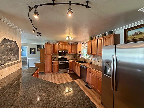5th image of 70 Walker Pl