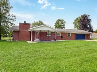 8883 W Hilltop Ln, Elwood, IN 46036