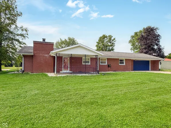 8883 W Hilltop Ln, Elwood, IN 46036