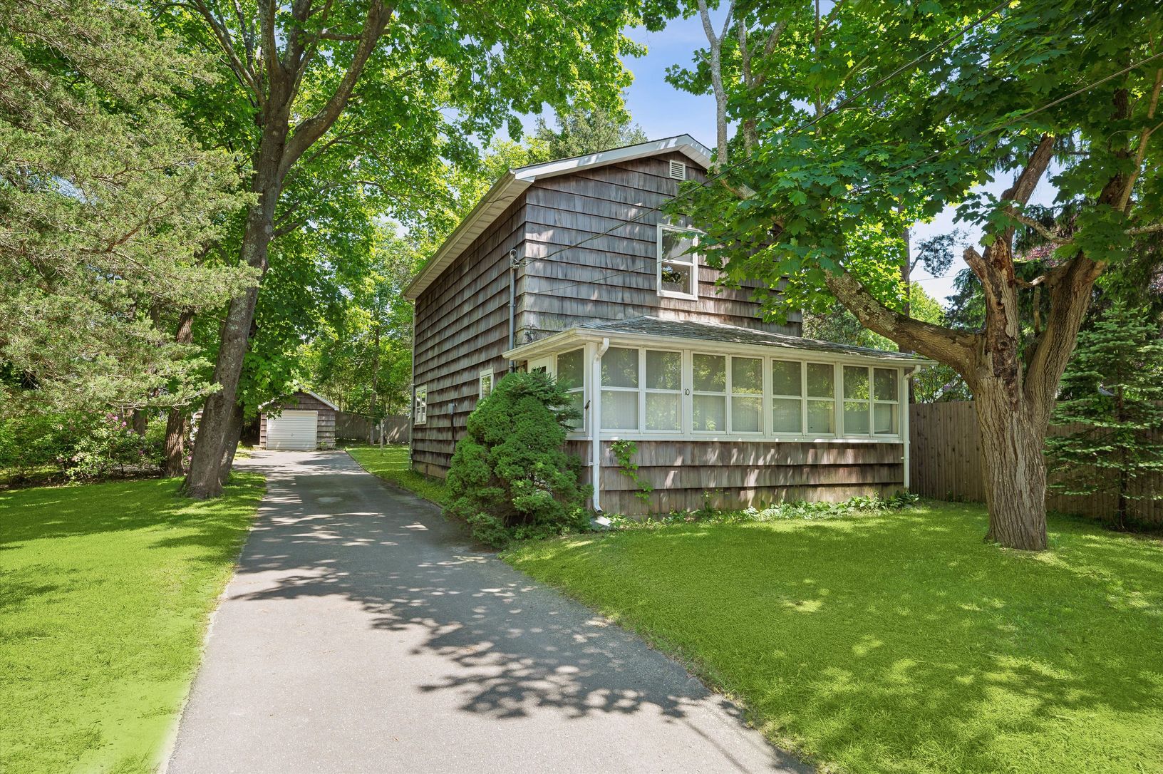 Southampton Home so Close to Towd Point Beach