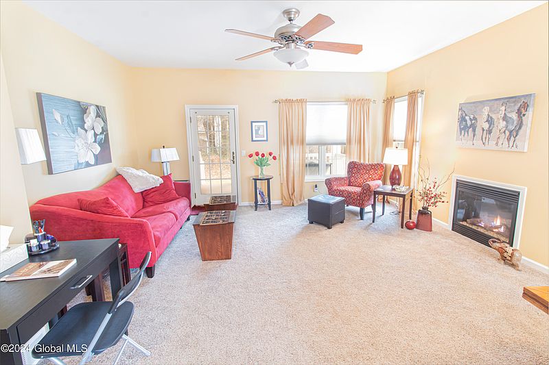 2nd image of 33 Knollwood Hollow