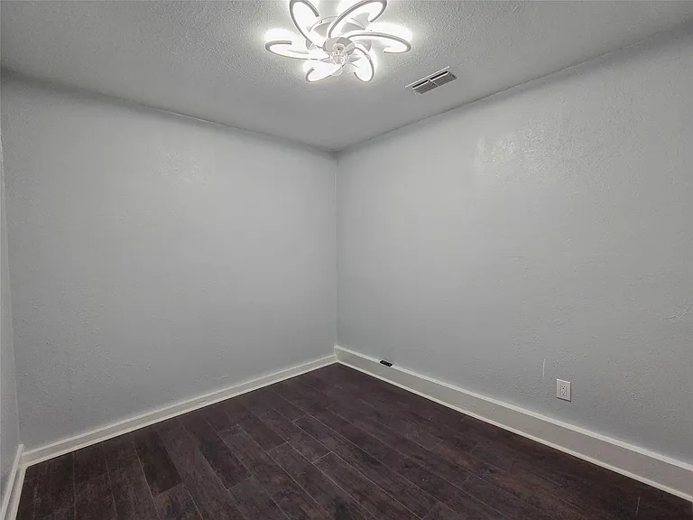 7007 Bellaire Blvd — Photo 18