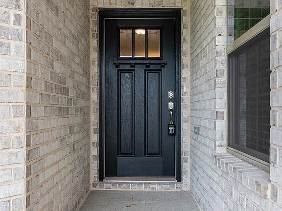 4th image of 718 Canary Ct