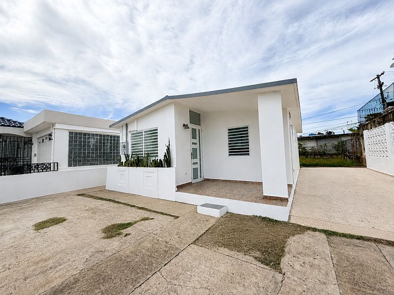 1st image of 76 Calle Luna Urb