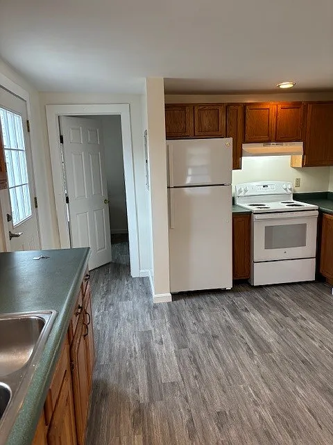 Building Photo - 118 Robbins St #2