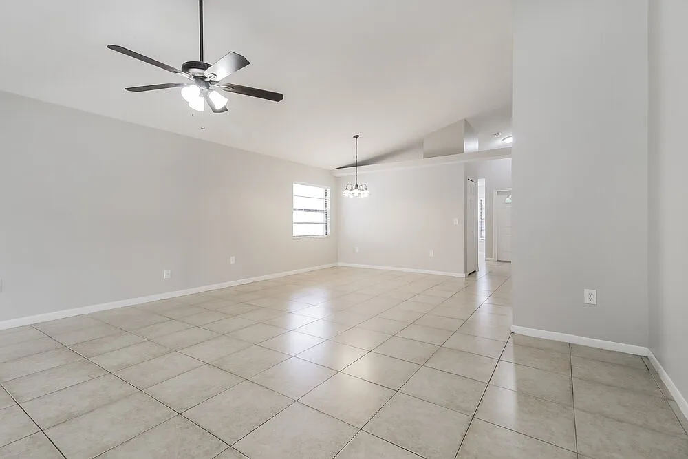 3 bed, 2.0 bath, 1458 sqft, $2,405 — Photo 3