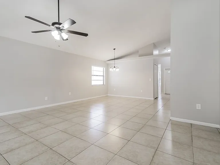 4262 Sandhurst Dr — Photo 3