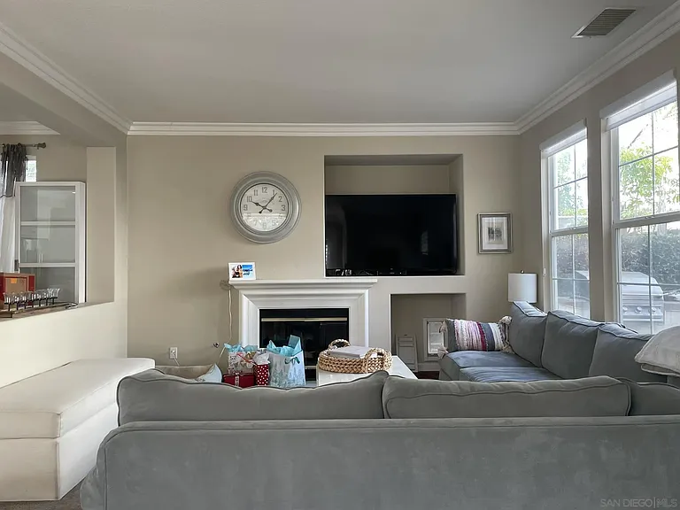 646 Sandside Ct — Photo 6