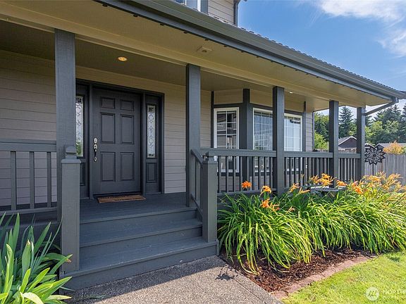 3rd image of 19511 25th Avenue E