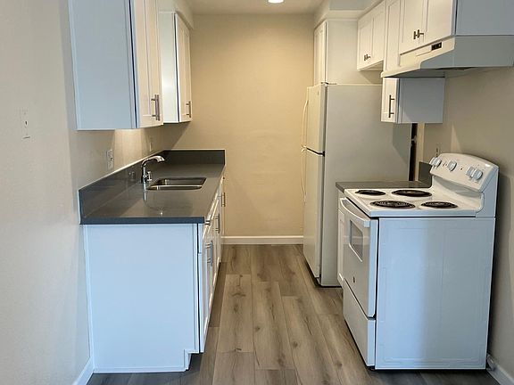 4th image of 833 E Lugonia Ave