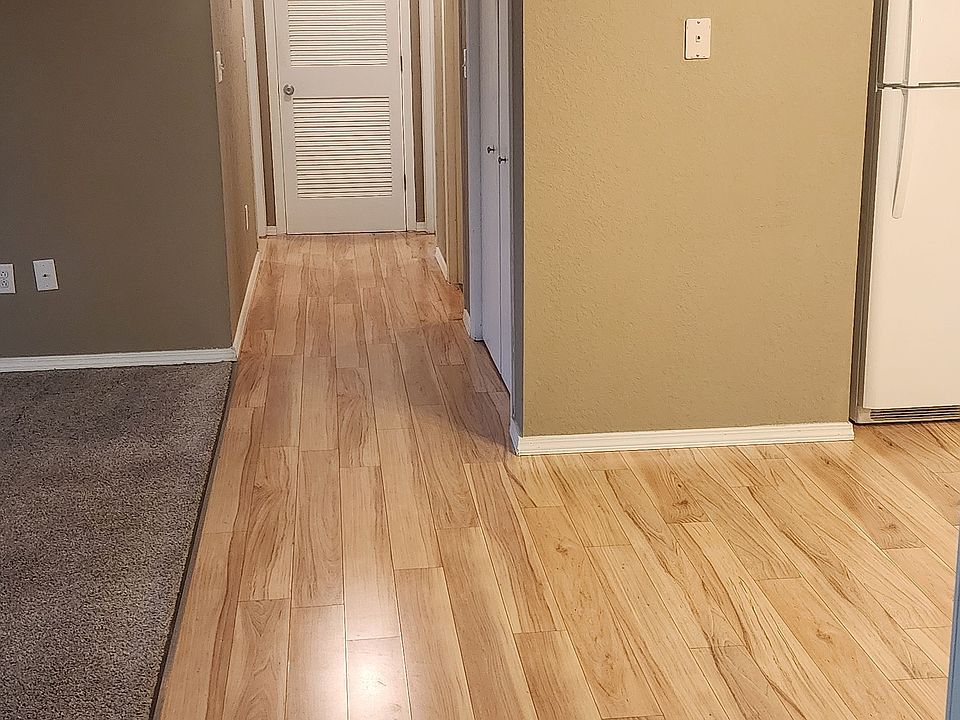 Entrance into the apartment. Beautiful floors and very nice carpet
