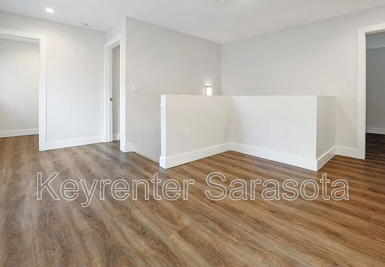 2066 Roselawn St — Photo 11