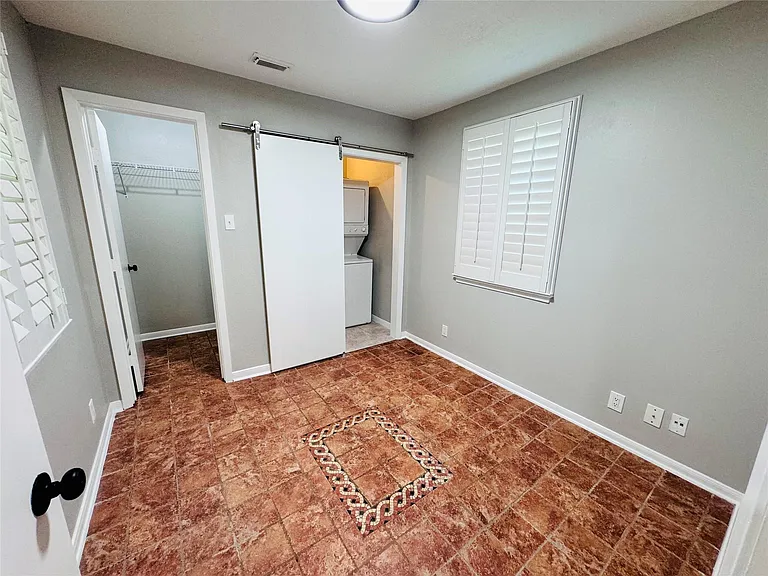 10702 Deval Dr — Photo 14