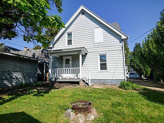5th image of 927 Drake St