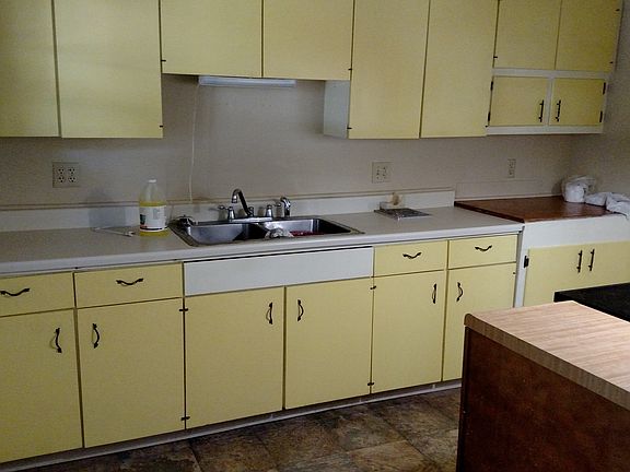 3rd image of 3302 Rosewood Dr