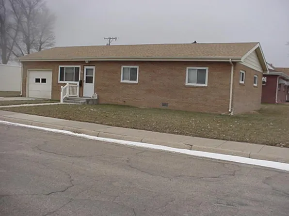 305 E South 4th St, Oakley, KS 67748