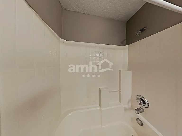 1038 N Cambrick Dr — Photo 14