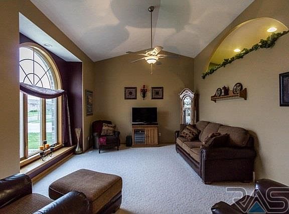 3rd image of 509 Ironwood Dr