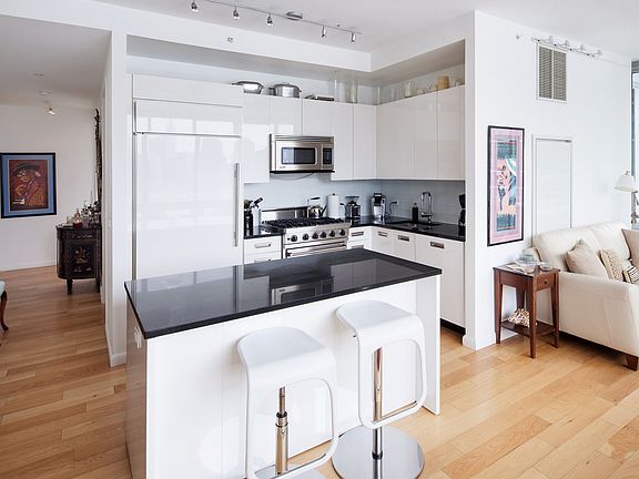 3rd image of 4630 Center Blvd APT 1111