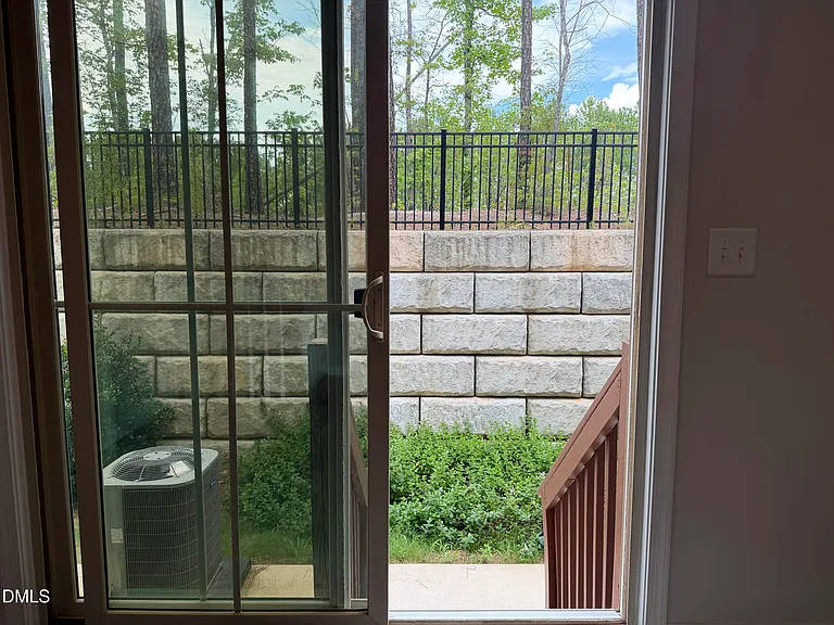 946 Channing Park Cir — Photo 8