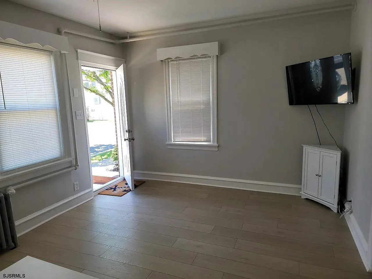 2 bed, 1.0 bath, $2,200 — Photo 3