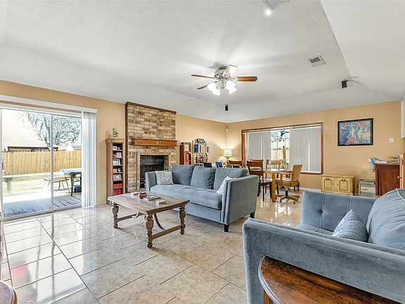 2nd image of 3319 Big Bend Dr