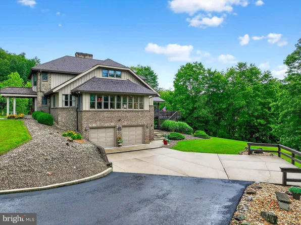 201 Westridge Dr, Elkins, WV 26241