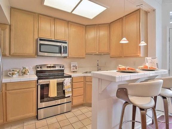 2nd image of 2160 Santa Cruz Ave APT 24