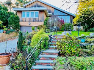 25 Circle Rd, Little Neck, NY 11363