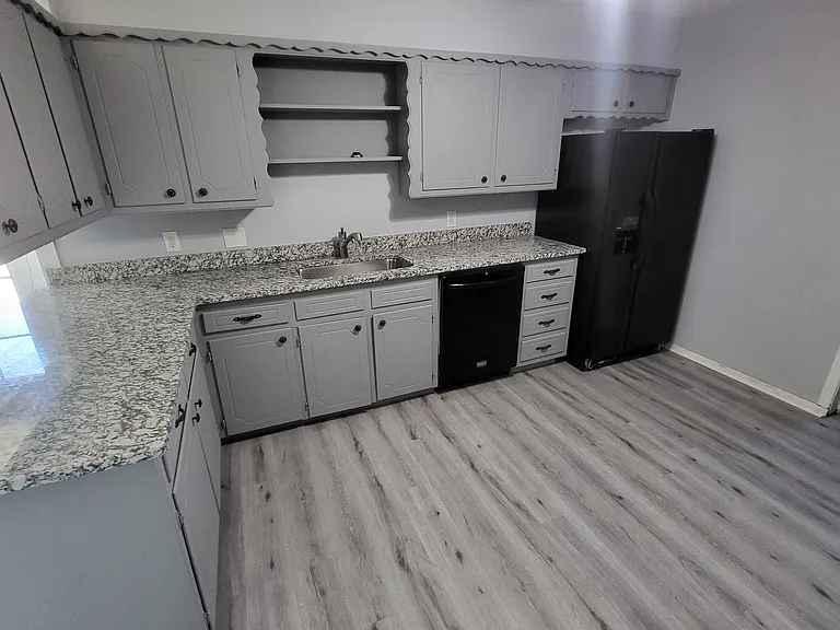 2441 Robert Burns Dr — Photo 16