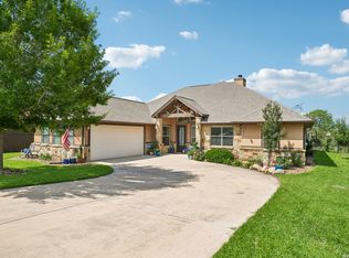 137 FAIRWAY DR, Floresville, TX 78114