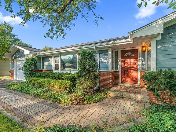 2nd image of 122 Evergreen Dr