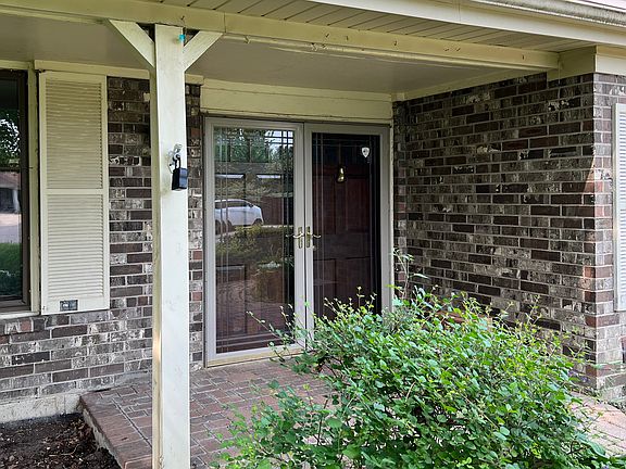 2nd image of 3919 Lizette Ln