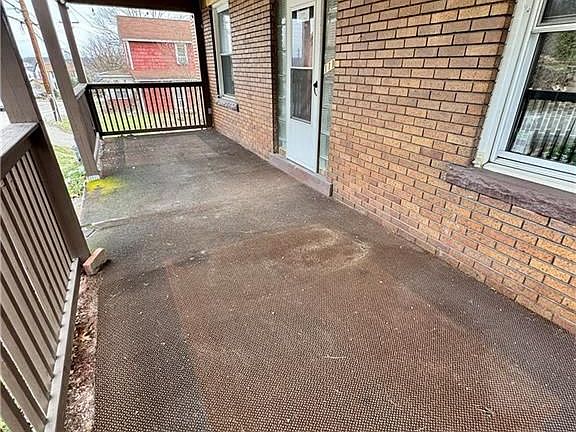 3rd image of 1119 Hancock Ave