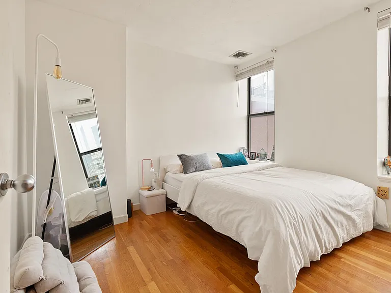5 Grove St #7 — Photo 6