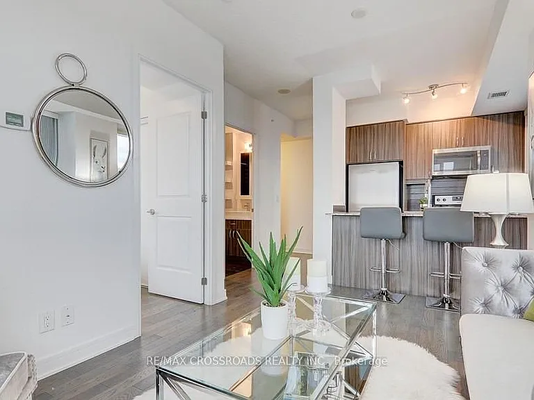 9201 Yonge St #1704 — Photo 11