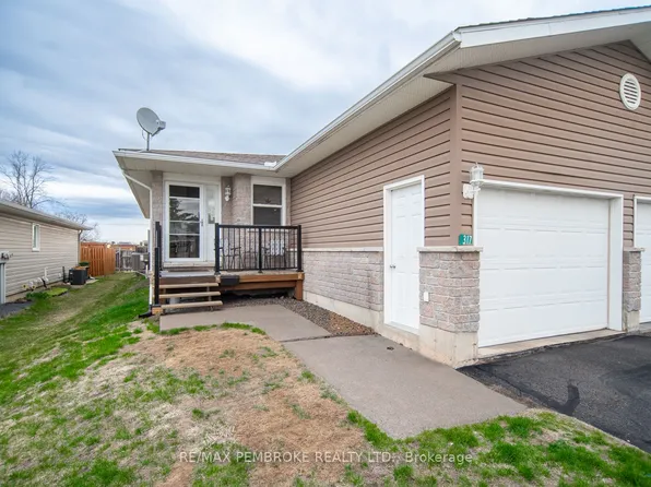 317 Matheson Dr, Pembroke, ON K8A 8L2