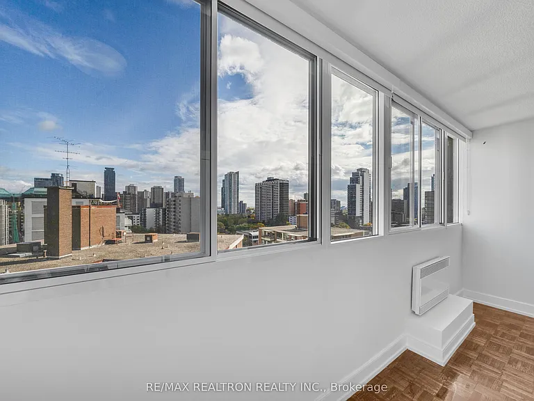 33 Isabella St #1105 — Photo 7