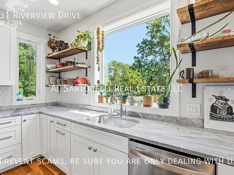 431 Riverview Dr — Photo 9