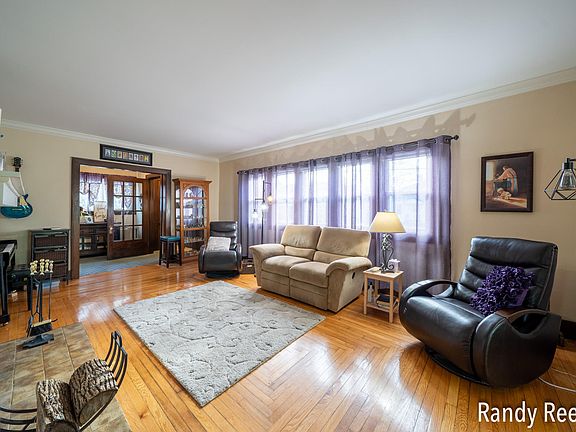 4th image of 121 Eastmanville St