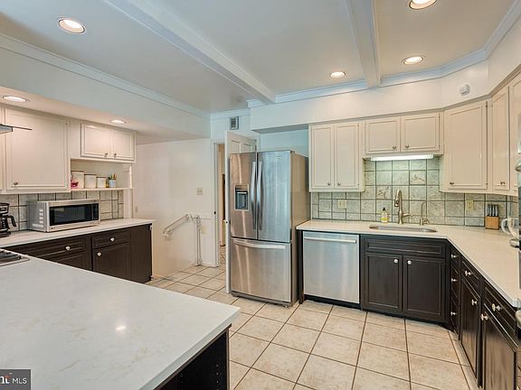 4th image of 7600 Hackamore Dr