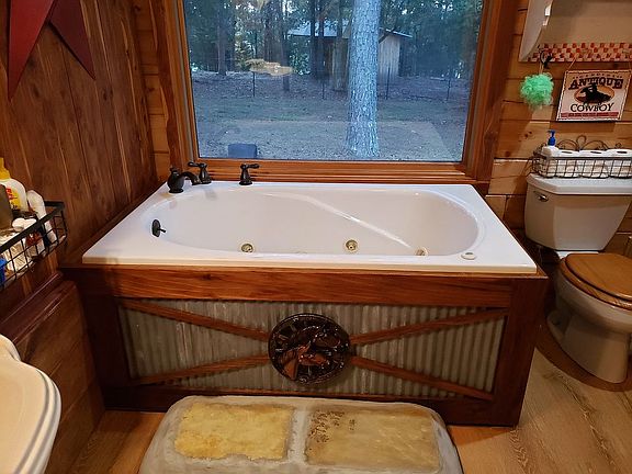 jetted tub in Master bath