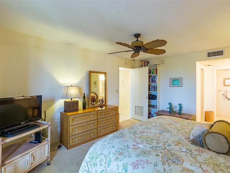 8767 Midnight Pass Rd #506F — Photo 22