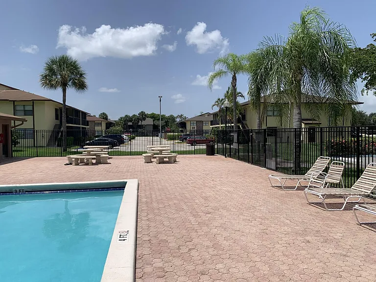 10011 Winding Lake Rd #101 — Photo 21