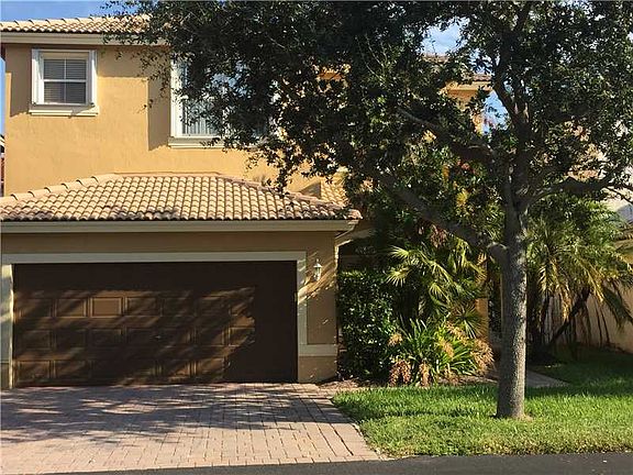 4th image of 3717 SW 50th Ct