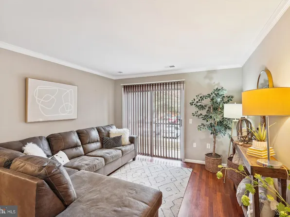 18316 Streamside Dr APT 204, Gaithersburg, MD 20879