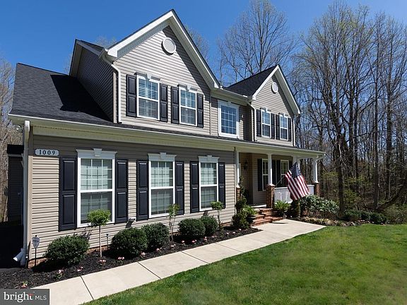 3rd image of 1009 Basswood Dr