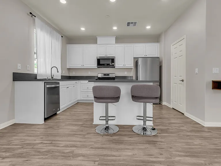 20720 Spring Mountain Rd — Photo 3