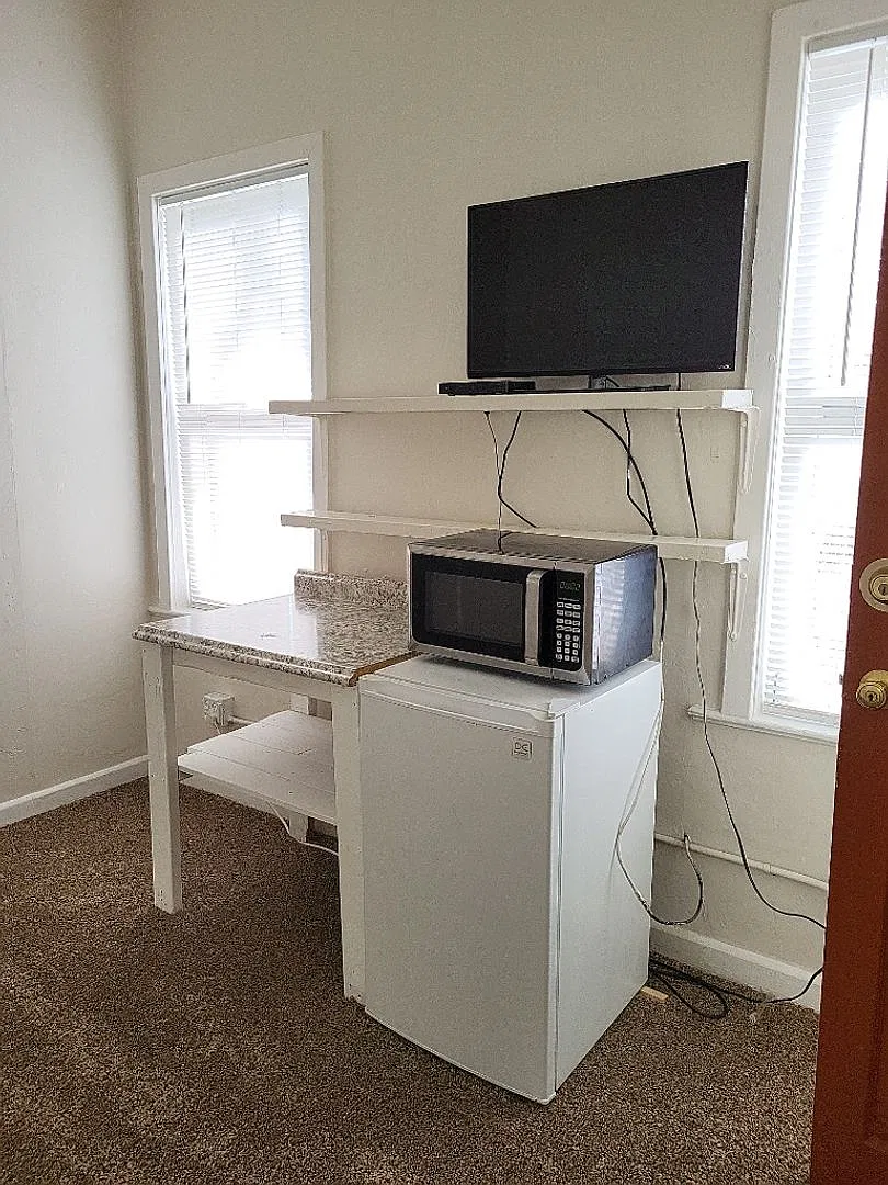 462 Evans Ave 205-3 - Studio/Room with shared bathroom near UNR — Photo 3