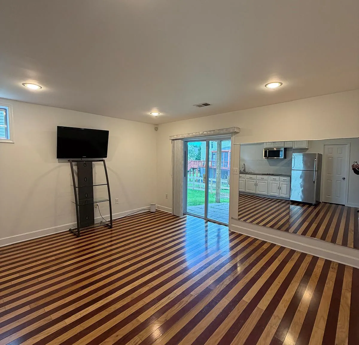 3 bed, 4160 sqft, $2,799 — Photo 1